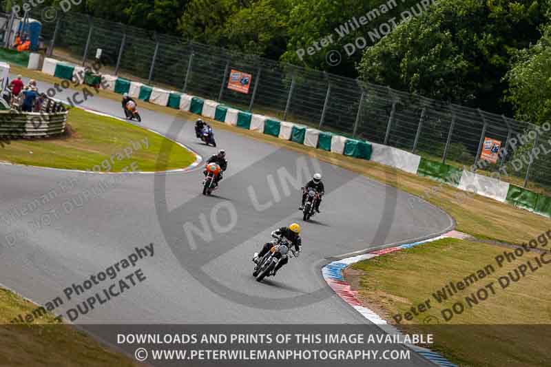 Vintage motorcycle club;eventdigitalimages;mallory park;mallory park trackday photographs;no limits trackdays;peter wileman photography;trackday digital images;trackday photos;vmcc festival 1000 bikes photographs